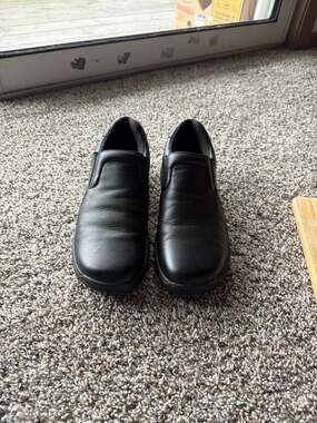 SafeTstep Men's Black Slip-Resistant Work Slip-On Shoes